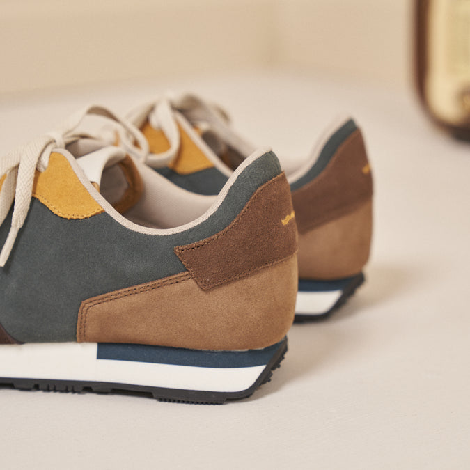 Running shoes Sacha H - Chocolate, pine & taupe vegan suede