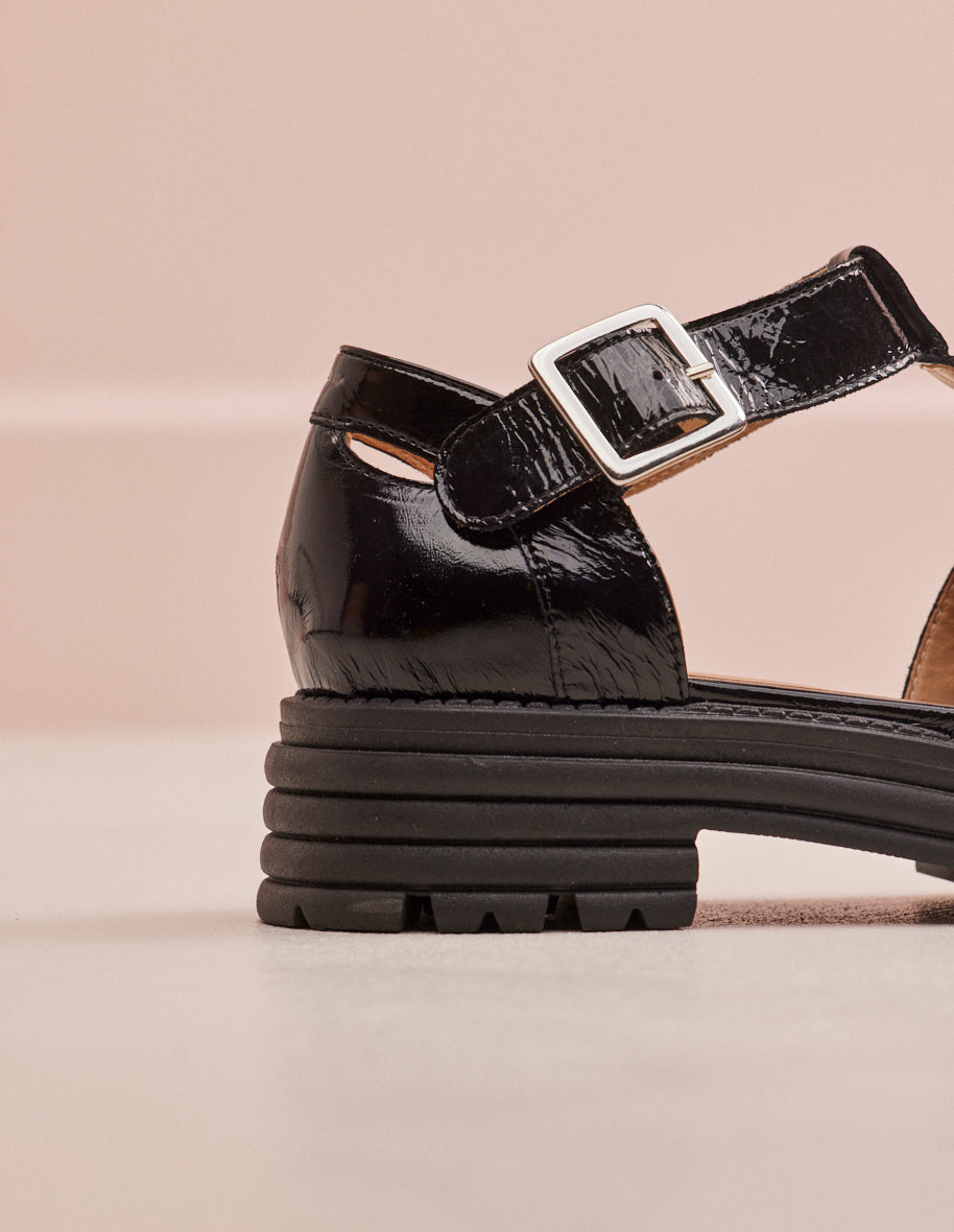 Flat sandals Tess - Black pleated leather