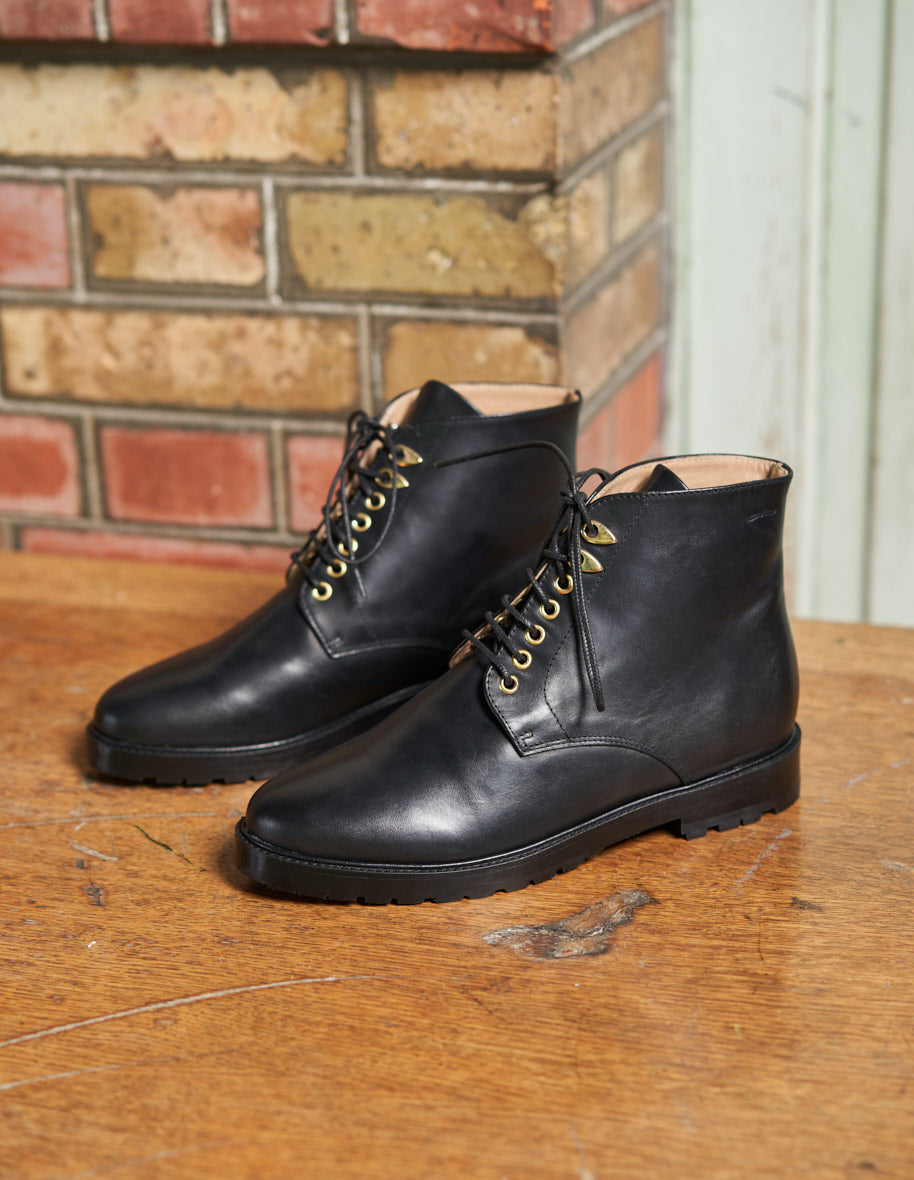 Laurène laces boots - black leather
